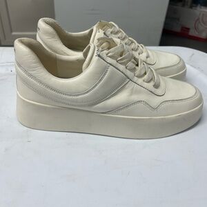 Vince Warren Court Sneaker  
Woman Size  8.5